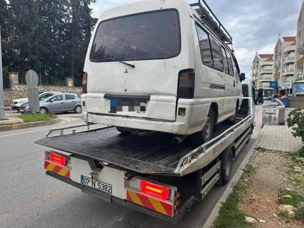 Minibüsüyle ters yönde ilerleyip trafiği tehlikeye atan sürücüye ceza