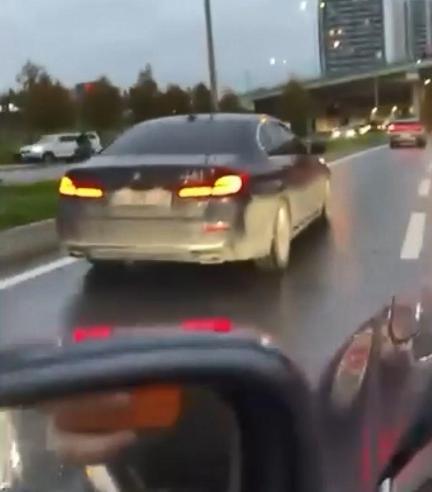 Büyükçekmecede trafikte tartıştığı sürücünün otomobiline çarptı