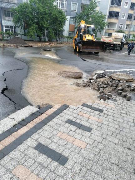 Ordu’da sağanak; ev ve iş yerlerini su bastı
