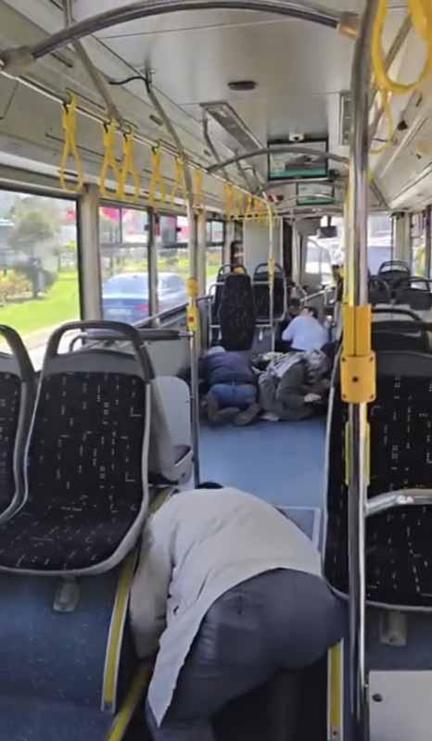 Beşiktaşta kurşun isabet eden İETT otobüsünde yolcular panik yaşadı