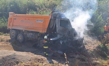 Yanan kamyonun şoförü hayatını kaybetti