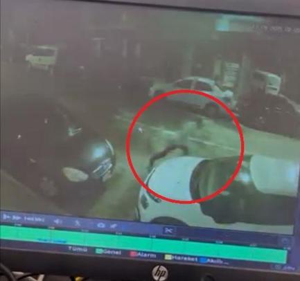 Otomobilin camını kırıp kaçan şüpheli aranıyor