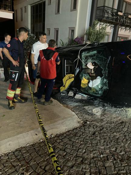 Balıkesirde arazi aracının devrildiği kazada iş insanı öldü, eşi ağır yaralı