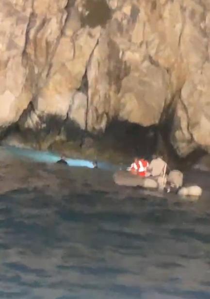 Milas açıklarında alabora olan teknedeki 2 çocuk kurtarıldı