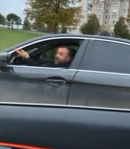 Büyükçekmecede trafikte tartıştığı sürücünün otomobiline çarptı