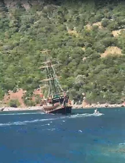 Marmaris’te tur teknesi battı, 110 yolcu tahliye edildi