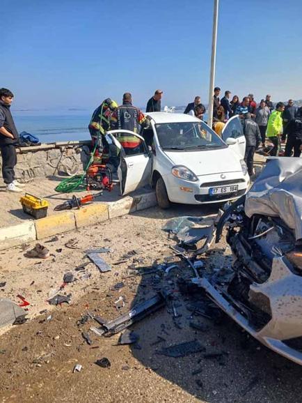 İki otomobil çarpıştı; 6 yaralı