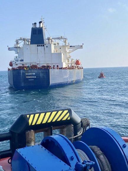 İstanbul Boğazı, tanker arızasının giderilmesinin ardından gemi trafiğine açıldı