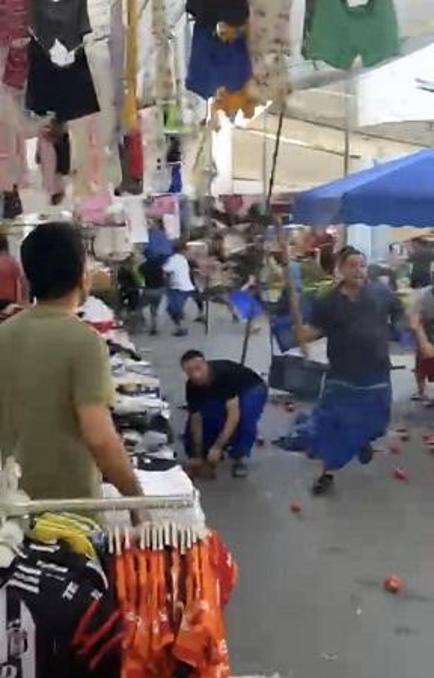 Tuzlada pazarcılar arasında döner bıçaklı kavga: 1 yaralı