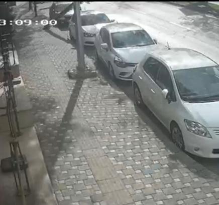 Bursada lodos etkili oldu; ağaçlar devrildi, çatılar uçtu