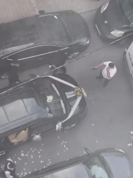 Gaziosmanpaşada düğün konvoyunda havaya ateş açtı; gözaltına alındı