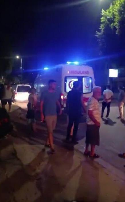 Hafif ticari araç ile otomobilin çarpışması kamerada; 2 yaralı