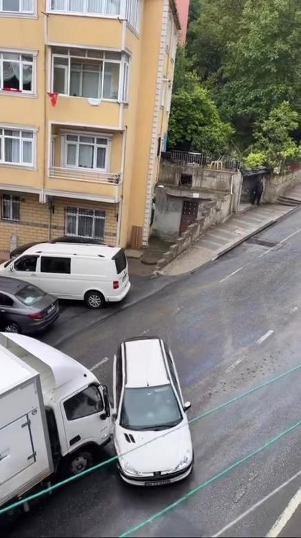 Üsküdarda yola akaryakıt döküldü, art arda kazalar oldu