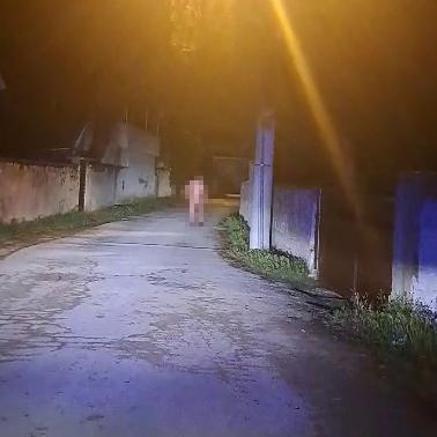 Zabıta işlem yaparken soyunan dilenci kaçtı