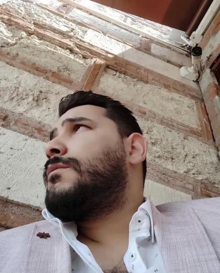 Yazar Murat Koparan, Üsküdardaki villasında başından vurulmuş halde ölü bulundu