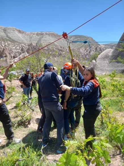 Kapadokyada sıcak hava balonu, kayalıklara zorunlu iniş yaptı