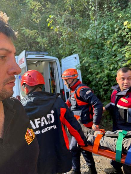 Arı kovanlarının bulunduğu ahşap yapı devrildi; 2 ölü, 1 yaralı