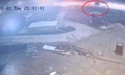 Yolun karşısına geçerken otomobilin çarptığı Emirhan öldü; kaza kamerada