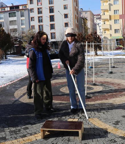 Oltuda beyaz bastonla farkındalık