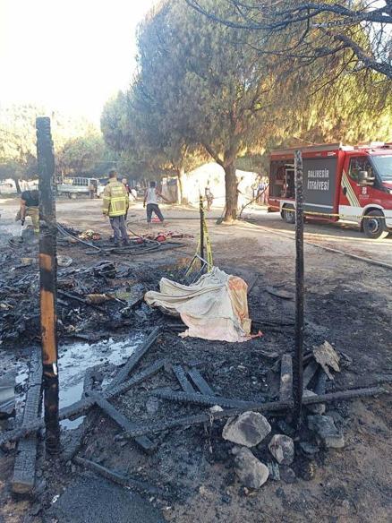 Barakada çıkan yangın, bitişiktekilere de sıçradı; 1 ölü