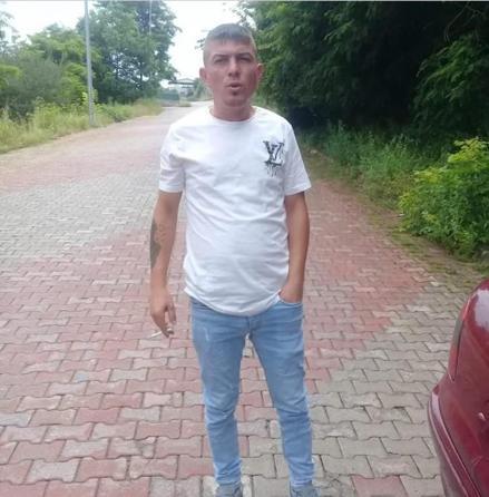 Evin balkonunda tartıştığı 2 kişiyi tabancayla öldürdü