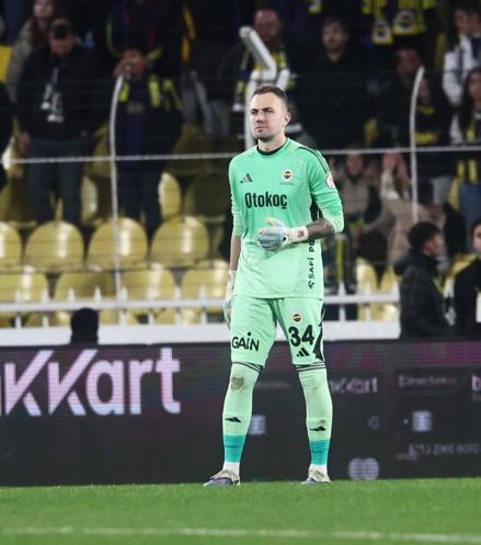 Fenerbahçe, Erzurumspor FK’yı ikinci yarıda bulduğu gollerle 3-1 mağlup etti