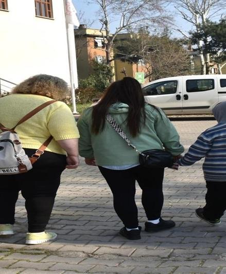 Velayeti annesine verilen Nazardan ilk kez buluştuğu kız kardeşine sıcak karşılama