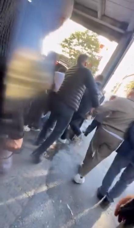 Sultangazide sözlü taciz iddiası; çevredekiler tarafından darbedildi