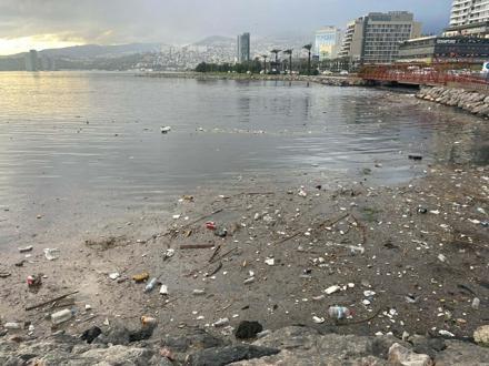 İzmirde sağanak etkili oldu