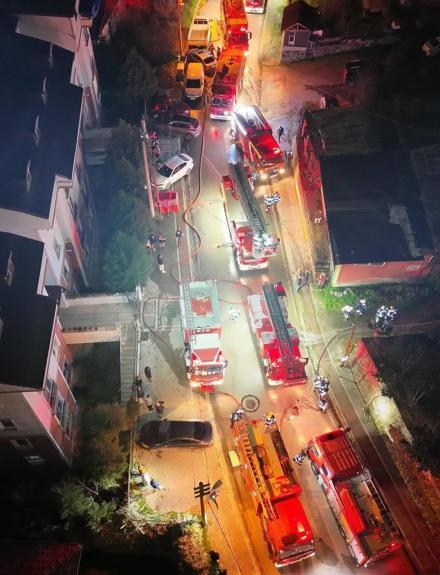 Kocaeli’de binanın çatı katı yandı