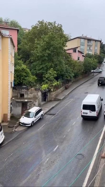 Üsküdarda yola akaryakıt döküldü, art arda kazalar oldu