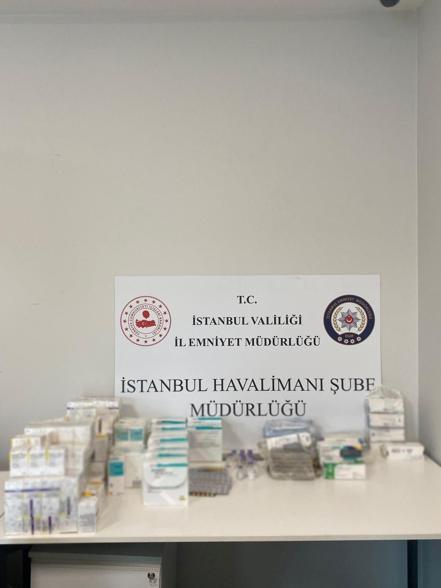 İstanbul Havalimanında yaklaşık 12 milyon lira değerinde kaçak ilaç ele geçirildi