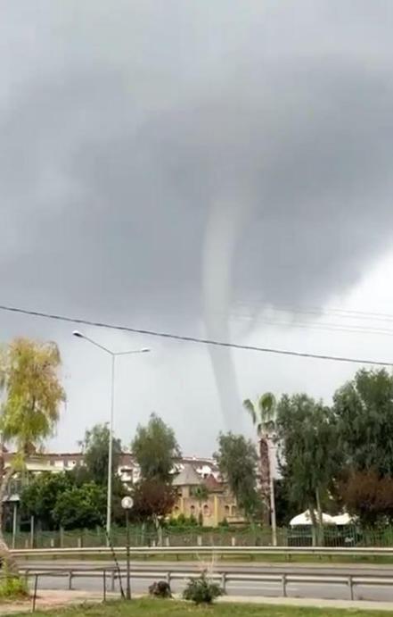 Moments of tornadoes in Datca and Alanya on camera