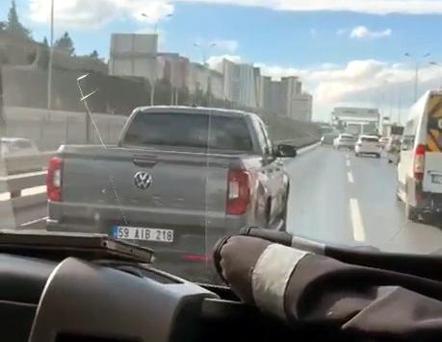 Beylikdüzü’nde hasta taşıyan ambulansa yol vermeyen sürücüye 46 bin lira ceza