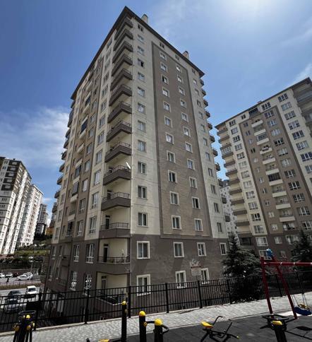 Kayseride 11inci kattaki dairede çıkan yangında dumandan etkilendi