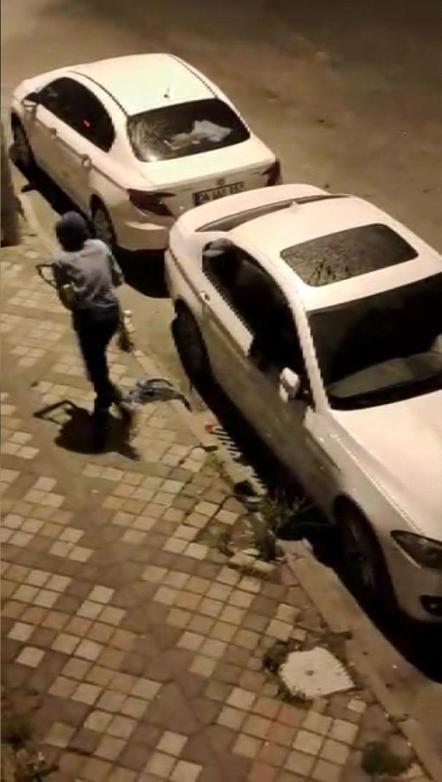 Bağcılarda otomobile giren hırsızlara balkondan patates fırlattı