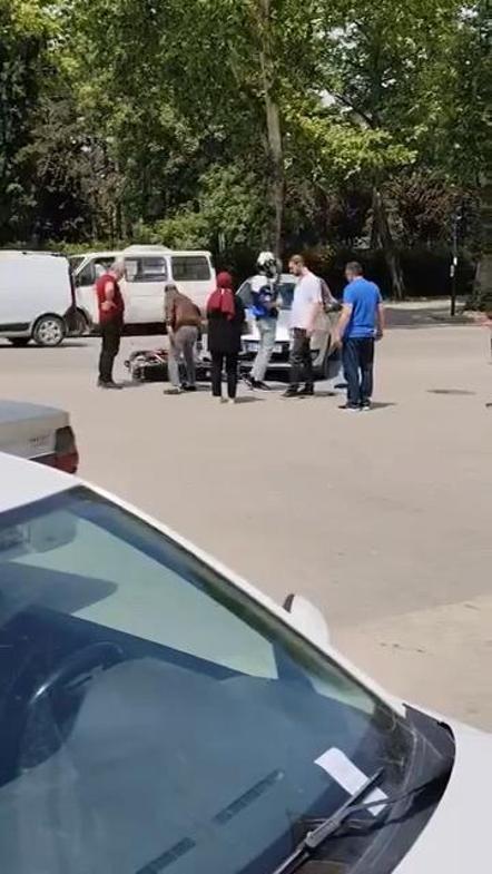 Otomobille çarpışan motosikletin 17 yaşındaki sürücüsü yaralandı