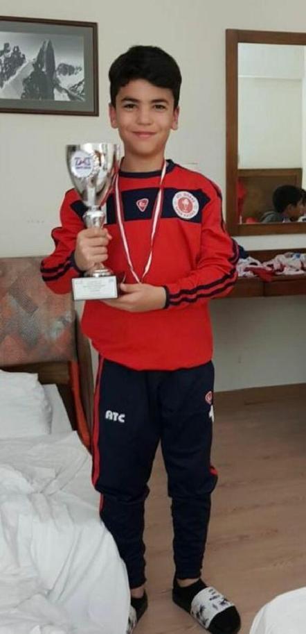 Yıkılan binada ablası, eniştesi ve 2 yeğeni öldü, diğer yeğeni Mehmeti arıyor