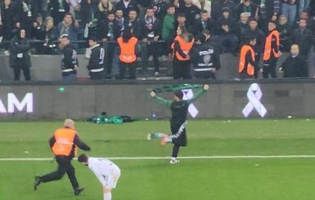 Kocaelispor ile Sakaryaspor taraftarları arasında kavga