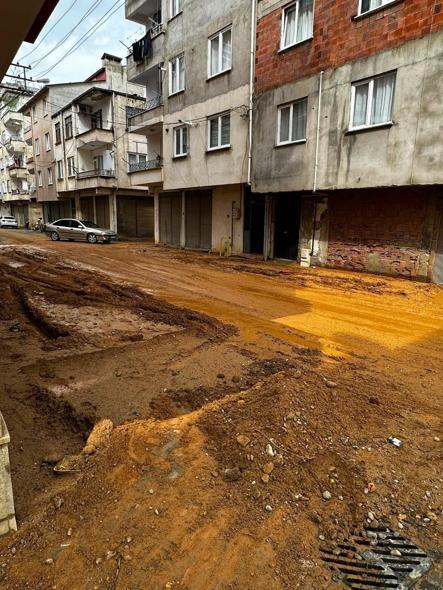 Giresun’da sağanak 2,2 milyon liralık hasara neden oldu; dere taşması kamerada