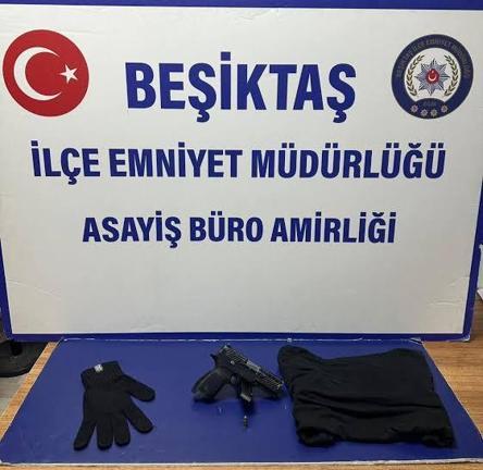 Kağıthanede dürümcüye İntikam saldırısı düzenleyen şüphelinin evinin kurşunlandığı anlar kamerada