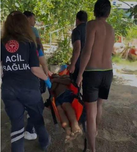 Denizde boğulmak üzereyken kurtardılar