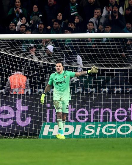 Fenerbahçe zorlu Kocaeli deplasmanından 3 puanla döndü