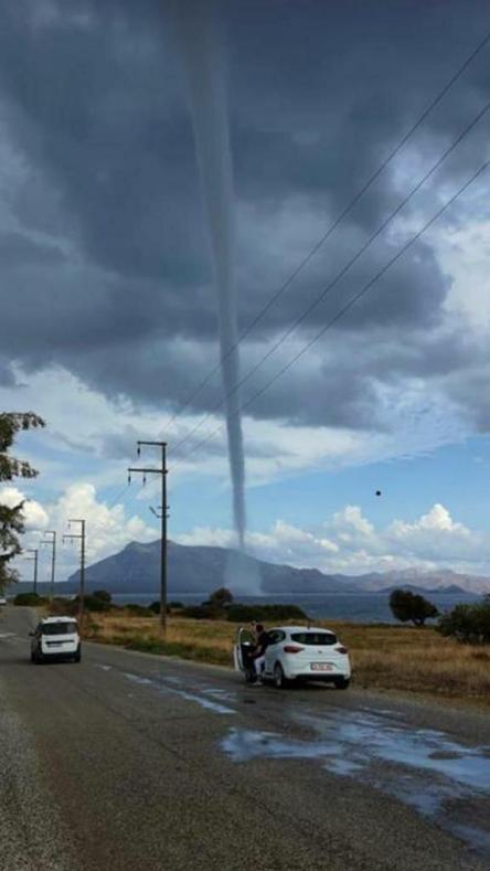 Moments of tornadoes in Datca and Alanya on camera