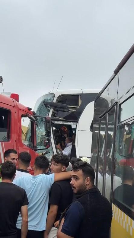 Arnavutköyde yolcu otobüsü İETT otobüsüne çarptı: 5 yaralı