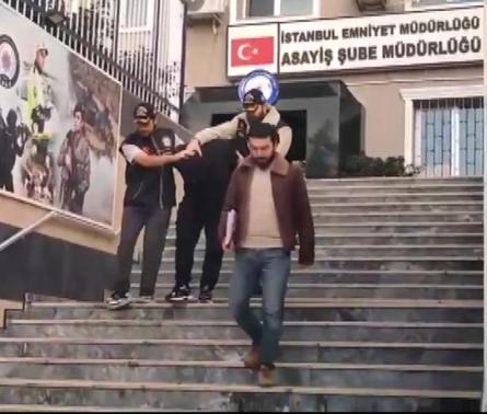 Sancaktepede 16 yaşındaki şüphelinin iş yeri kurşunladığı anlar kamerada