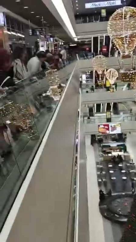 Şişli’de AVM’de 2nci kattan düşen Sezer hayatını kaybetti