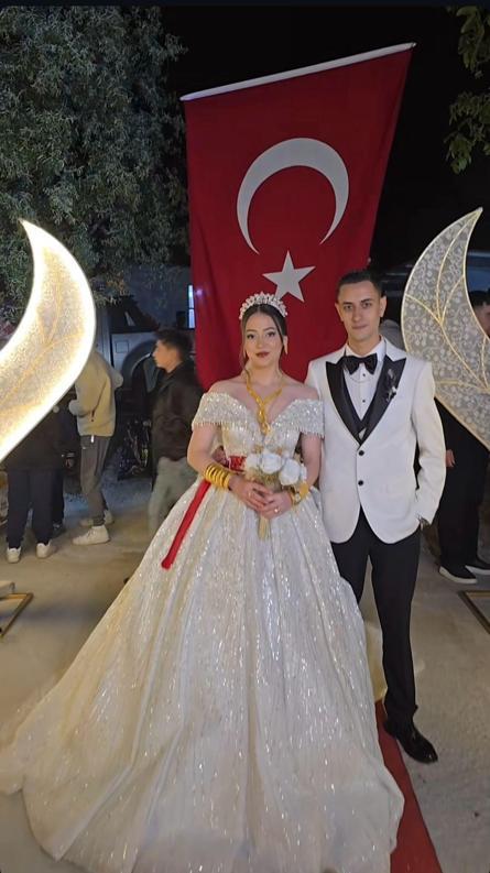 Düğünde gelin ve damada takı yerine at ve buzağı hediye edildi