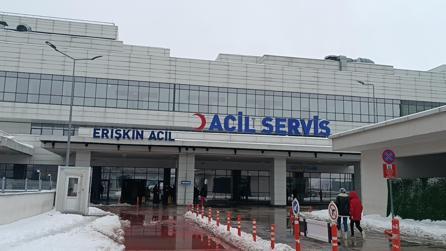 Boşanma aşamasındaki eşini koli bandı ile bağlayıp, başından aşağı kezzap döktü