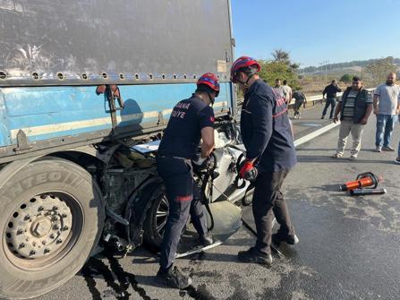 TIRa arkadan çarpan otomobilin sürücüsü öldü